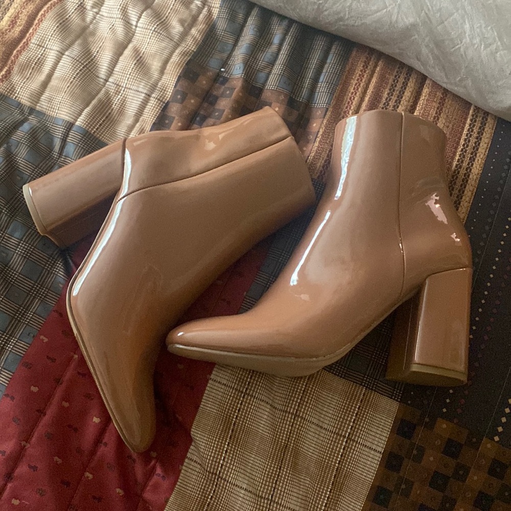 Size 9 ankle boots never worn just tried on and walked around the house